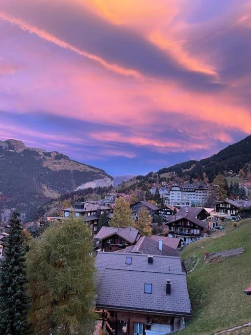 Apartment Chalet Im Sunnigen Usblick Wengen Exterior foto